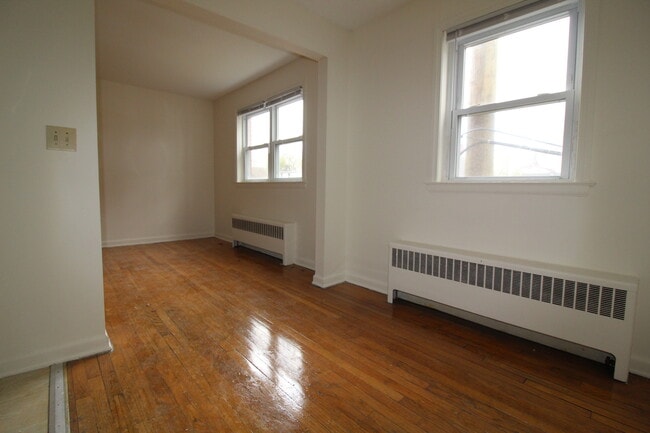 33 Burnside Ave