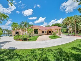 2710 Walkers Way in Weston, FL - Building Photo
