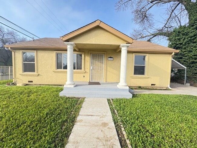 1003 Victoria Ave in Stockton, CA - Building Photo - Building Photo