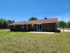 2408 Crabtree Ct in Fayetteville, NC - Building Photo - Building Photo