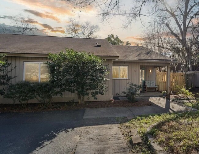 property at 5 Bent Oaks Ct