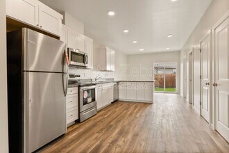 1682 SW Salmon Ave in Redmond, OR - Building Photo - Building Photo