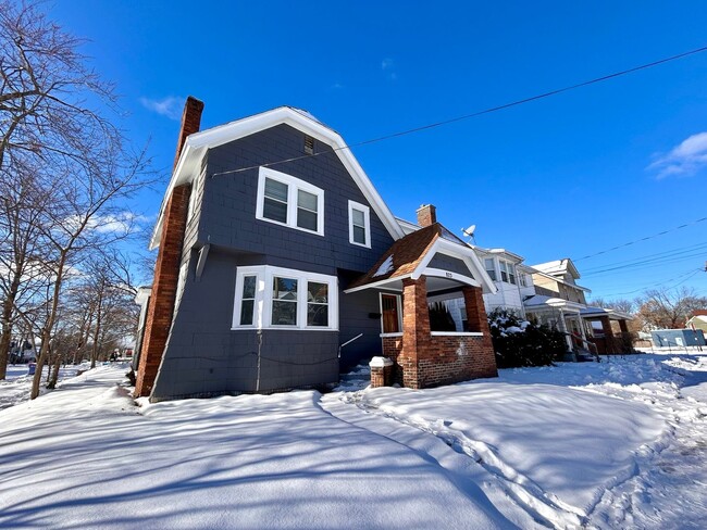 property at 823 Neland Ave SE