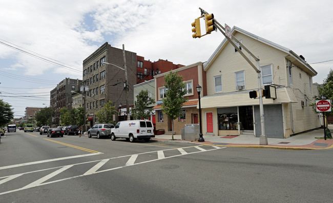 901 New York Ave in Union City, NJ - Building Photo - Building Photo