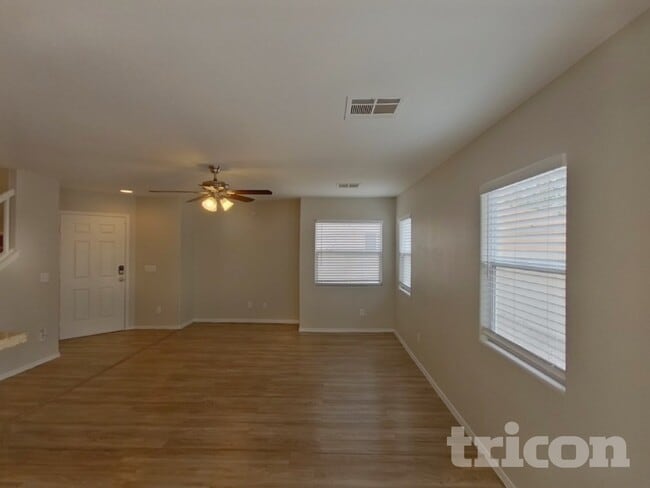 1037 Monte De Oro Ave in Las Vegas, NV - Foto de edificio - Building Photo