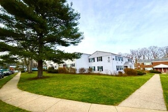 Two Rivers at Matawan in Matawan, NJ - Foto de edificio - Building Photo