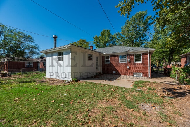 878 S Fabrique Dr in Wichita, KS - Building Photo - Building Photo