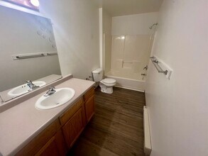 3304 Fenwick Ave-Unit -3306 Fenwick Avenue in Altoona, WI - Building Photo - Building Photo