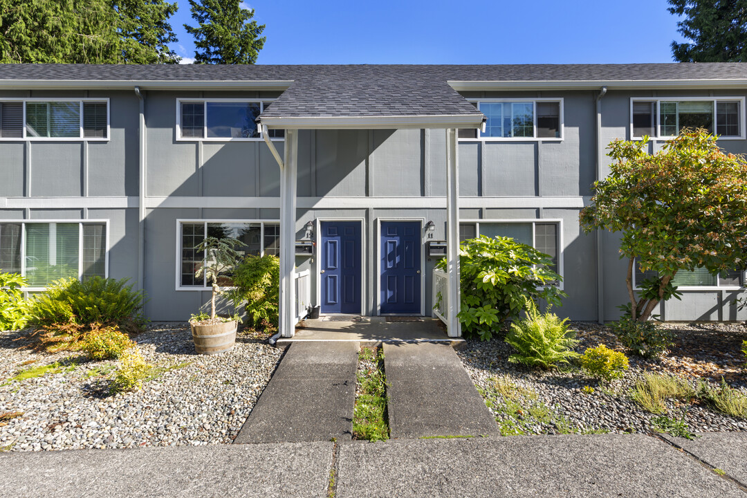 Cedars Apartments and Daffodil Court Townhome in Sedro Woolley, WA - Foto de edificio