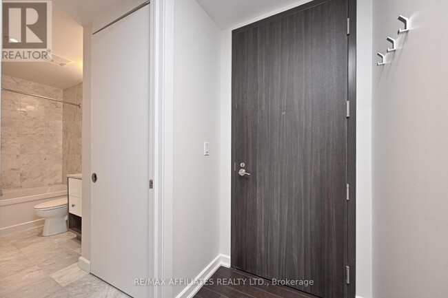 300-300 Lisgar St in Ottawa, ON - Building Photo - Building Photo