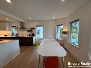 91 Brooks St, Unit 1 in Boston, MA - Building Photo - Building Photo