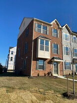 8002 General Maxwell Dr in Brandywine, MD - Building Photo
