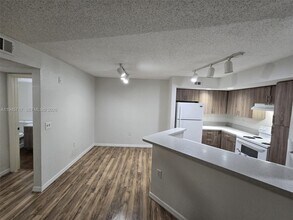 12730 Vista Isles Dr in Sunrise, FL - Foto de edificio - Building Photo