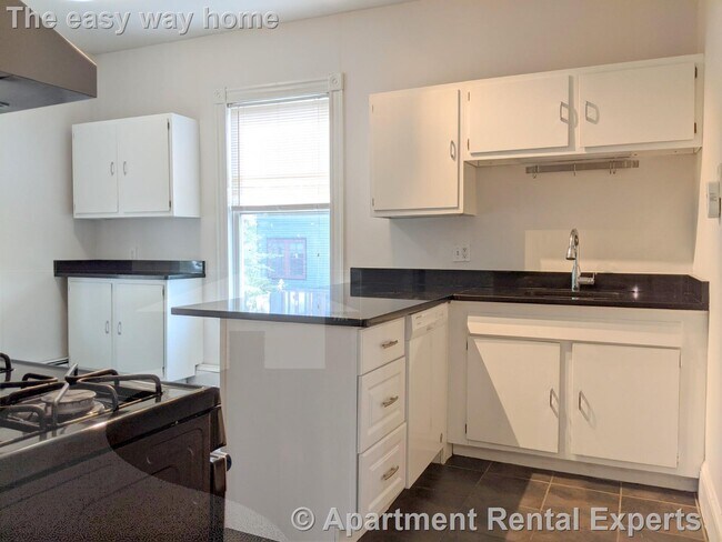 392 Washington St, Unit 3