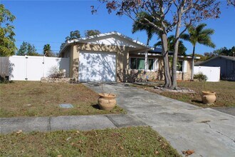 8593 Lantana Dr in Seminole, FL - Building Photo - Building Photo