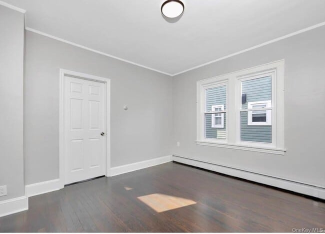 98 N Grove St in Valley Stream, NY - Building Photo - Building Photo