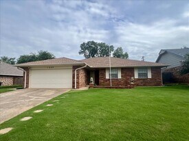1329 NE 20th Pl in Moore, OK - Building Photo
