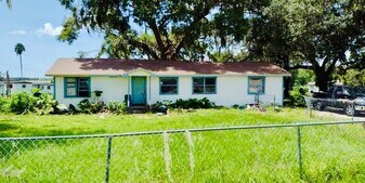 445 Longfellow Blvd in Lakeland, FL - Building Photo