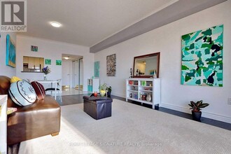 5 Concorde Pl in Toronto, ON - Building Photo - Building Photo