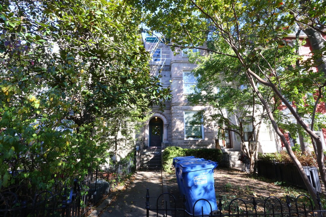 1014 E Capitol St NE in Washington, DC - Building Photo