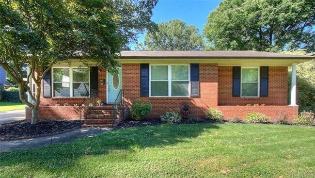 1322 Tarrington Ave in Charlotte, NC - Building Photo - Building Photo