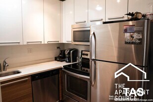 925 W Carmen Ave in Chicago, IL - Building Photo