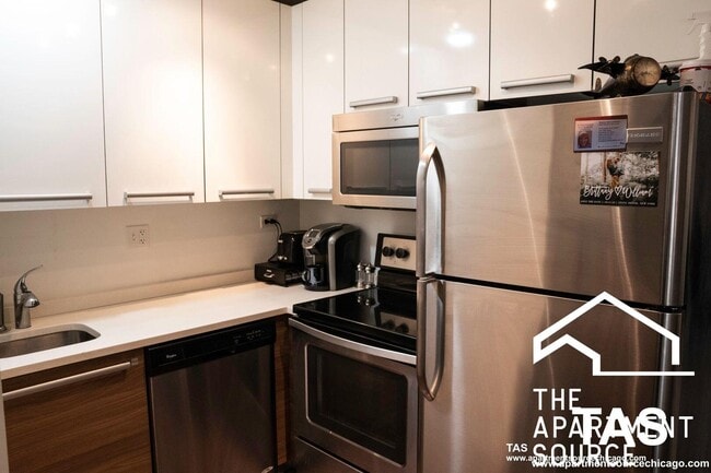 property at 925 W Carmen Ave