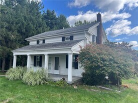 430 Prospect Ave N in Hartville, OH - Building Photo