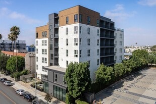 Skylar At Sunset in Los Angeles, CA - Building Photo