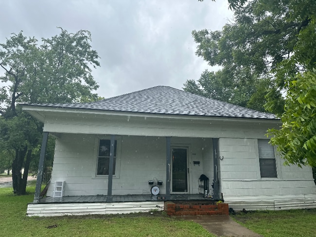 property at 402 W Yeagua St