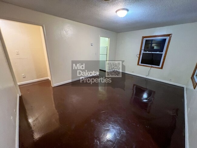 604 N Wisconsin St in Mitchell, SD - Building Photo - Building Photo