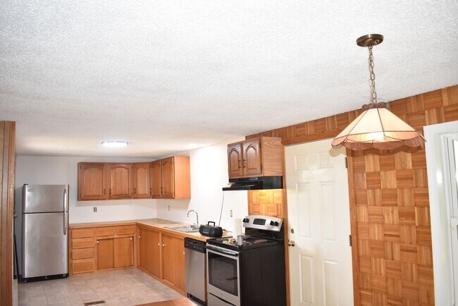 28 Johnson St in Milford, NH - Building Photo - Building Photo