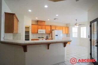 11011 Southwales Ct in Bakersfield, CA - Building Photo - Building Photo
