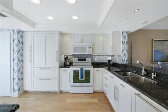 355 Park Shore Dr in Naples, FL - Foto de edificio - Building Photo
