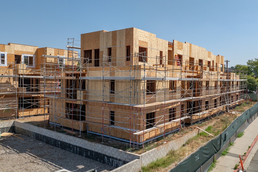 1866 S Escondido Blvd in Escondido, CA - Building Photo