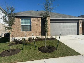 205 Herald Dr in Hutto, TX - Building Photo - Building Photo