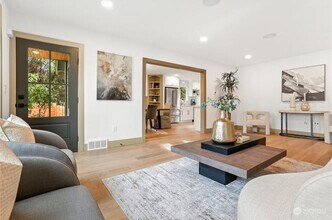 11025 17th Ave NE in Seattle, WA - Building Photo - Building Photo