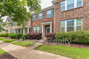 8285 Viewpoint Lane in Cornelius, NC - Building Photo