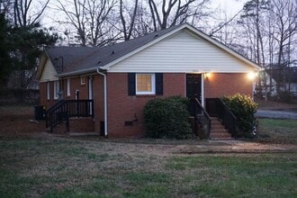 8033 Albemarle Rd in Charlotte, NC - Building Photo - Building Photo