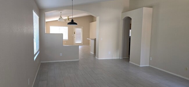 8139 W Mary Ann Dr in Peoria, AZ - Foto de edificio - Building Photo