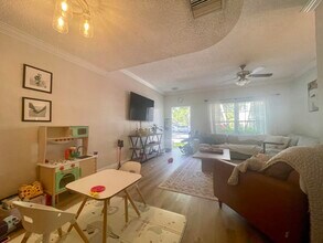 926 Kokomo Key Ln in Delray Beach, FL - Foto de edificio - Building Photo