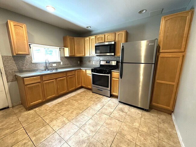 property at 1351 S Corlies St