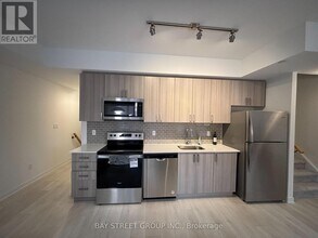 4017 Hickory Dr in Mississauga, ON - Building Photo - Building Photo