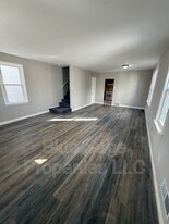 105 W Broadway Ave in Clifton Heights, PA - Building Photo