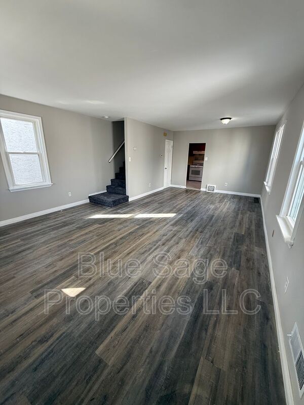 property at 105 W Broadway Ave