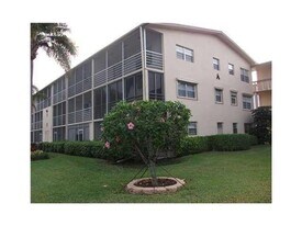 22 Fanshaw Dr in Boca Raton, FL - Building Photo