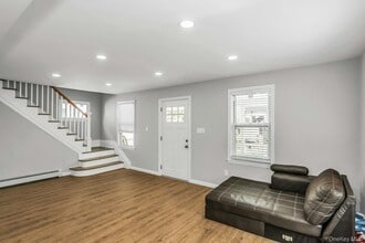 4 W 11th St in Huntington Station, NY - Building Photo - Building Photo