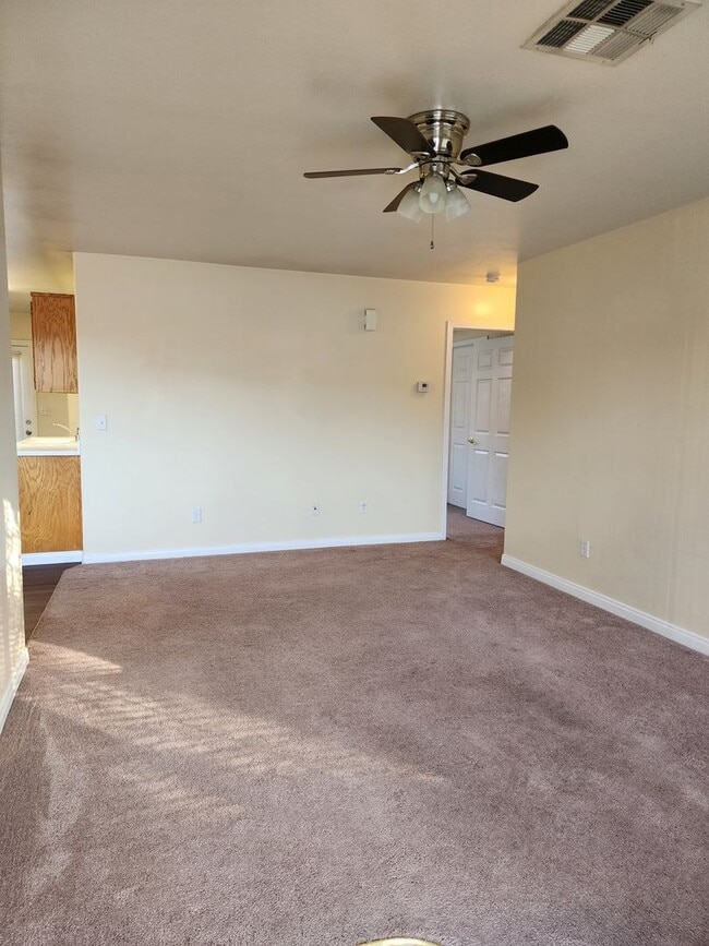 722 Spring Meadow Ct in Bakersfield, CA - Building Photo - Building Photo