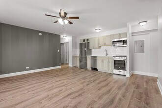 7710 N Sheridan Rd in Chicago, IL - Building Photo - Building Photo