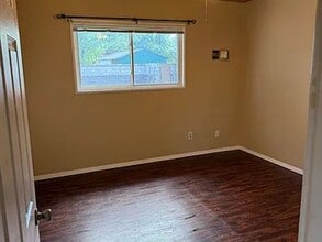 1327 E Rose Ln in Hobbs, NM - Building Photo - Building Photo